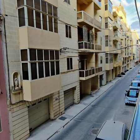 Amery R1 سليمة المظهر الخارجي الصورة